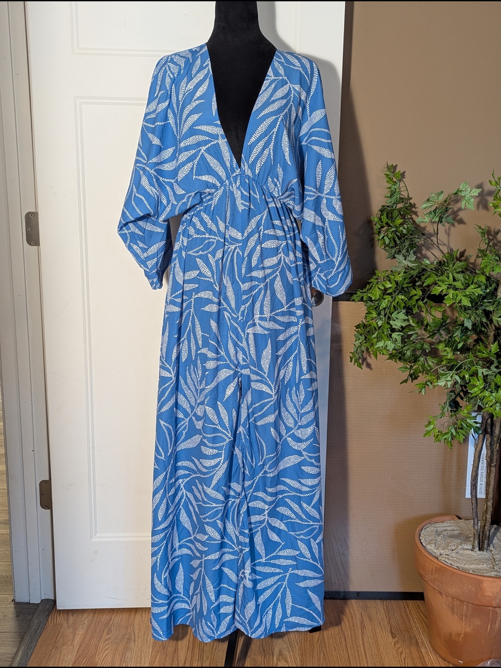 Tyche Blue Leaf-Print Maxi Dress. Slit Opening. Size M. Vacation. Beach. Cruise.